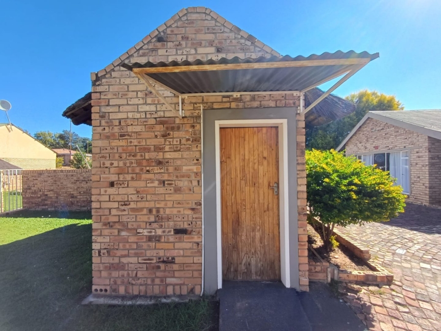  Bedroom Property for Sale in Wilkoppies North West